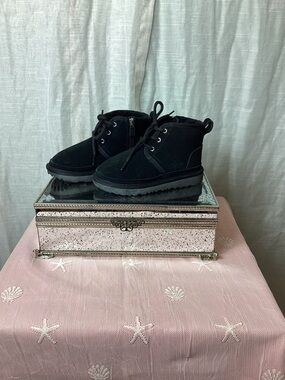 UGG Neumel Black Chukka Kids Boots; Size: 11